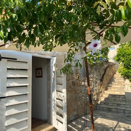 Holiday home Kastel Spanic Cara